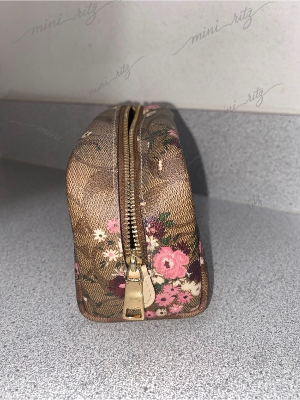 Coach Evergreen Floral Small Boxy Cosmetic Case EUC - Picture 5 of 15
